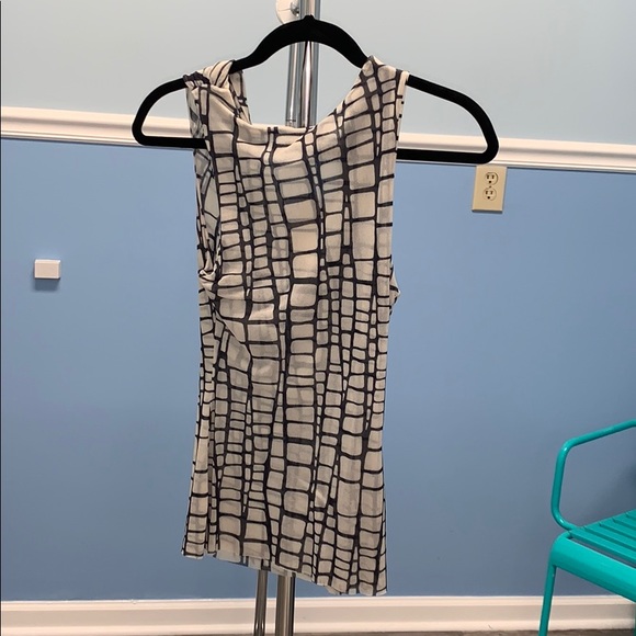 Square Patterned Top - Picture 2 of 3